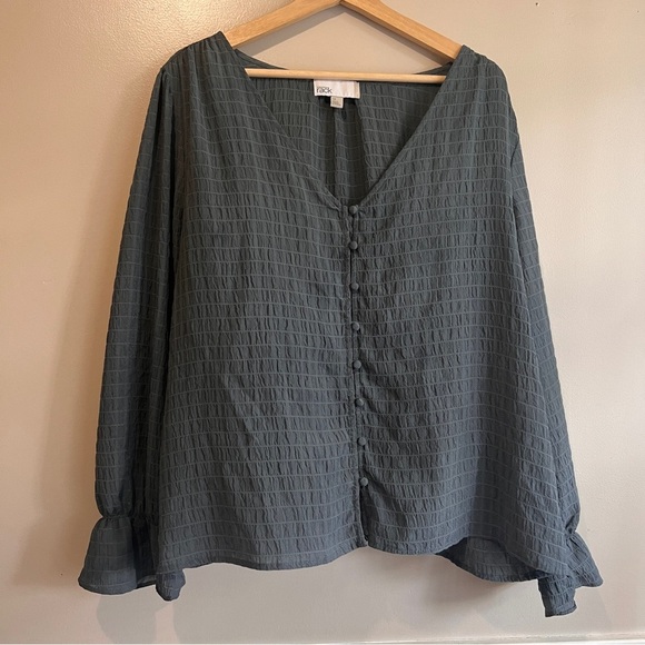 Nordstrom Rack Gray/Green V-Neck Button Loop Long Sleeve Blouse Size 1X EUC - Picture 6 of 6